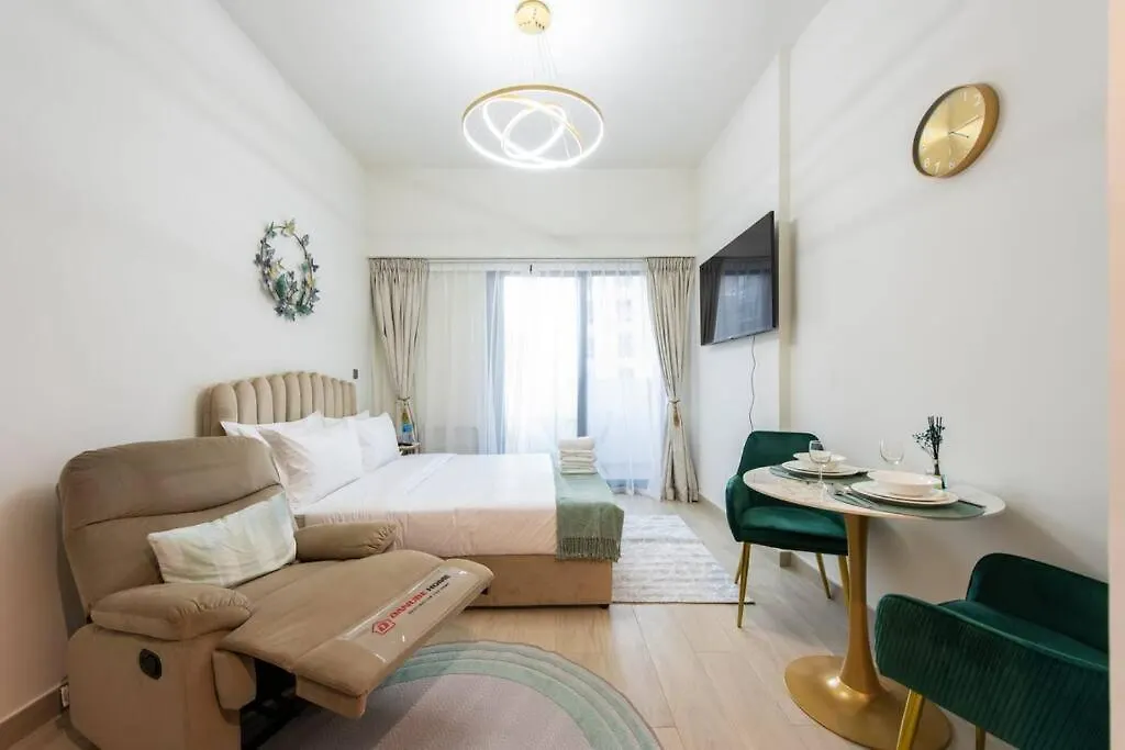 Lovely Studio By Skylight Dubai