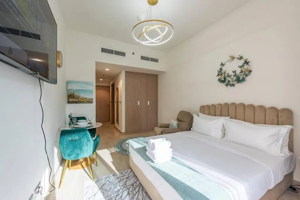 Lovely Studio By Skylight Dubai