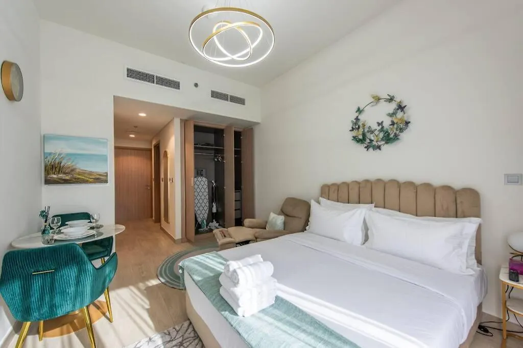 Lovely Studio By Skylight Dubai Apartment