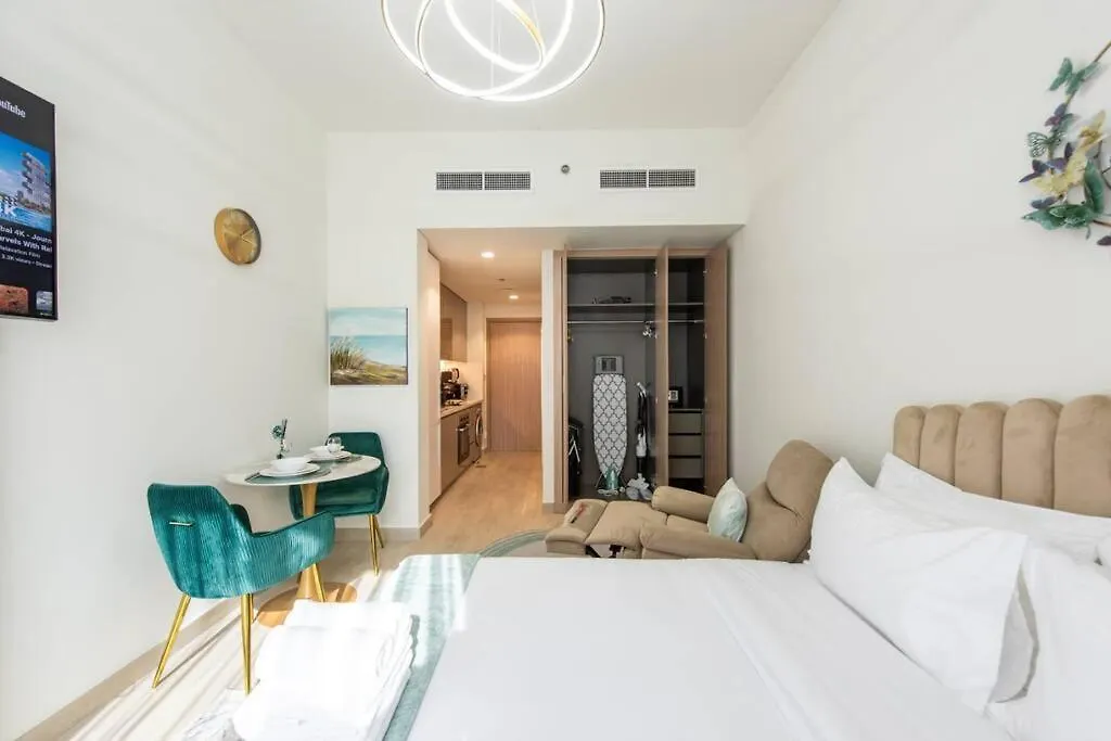 Lovely Studio By Skylight contacts